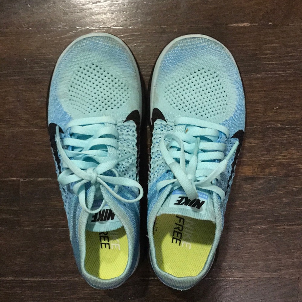 Nike Free 4.0 Flyknit- preowned